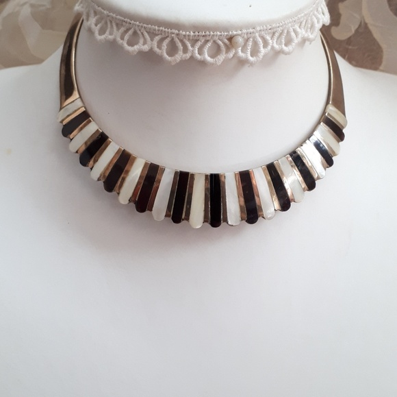 Vintage brass and mother of pearl choker necklace - Picture 4 of 8